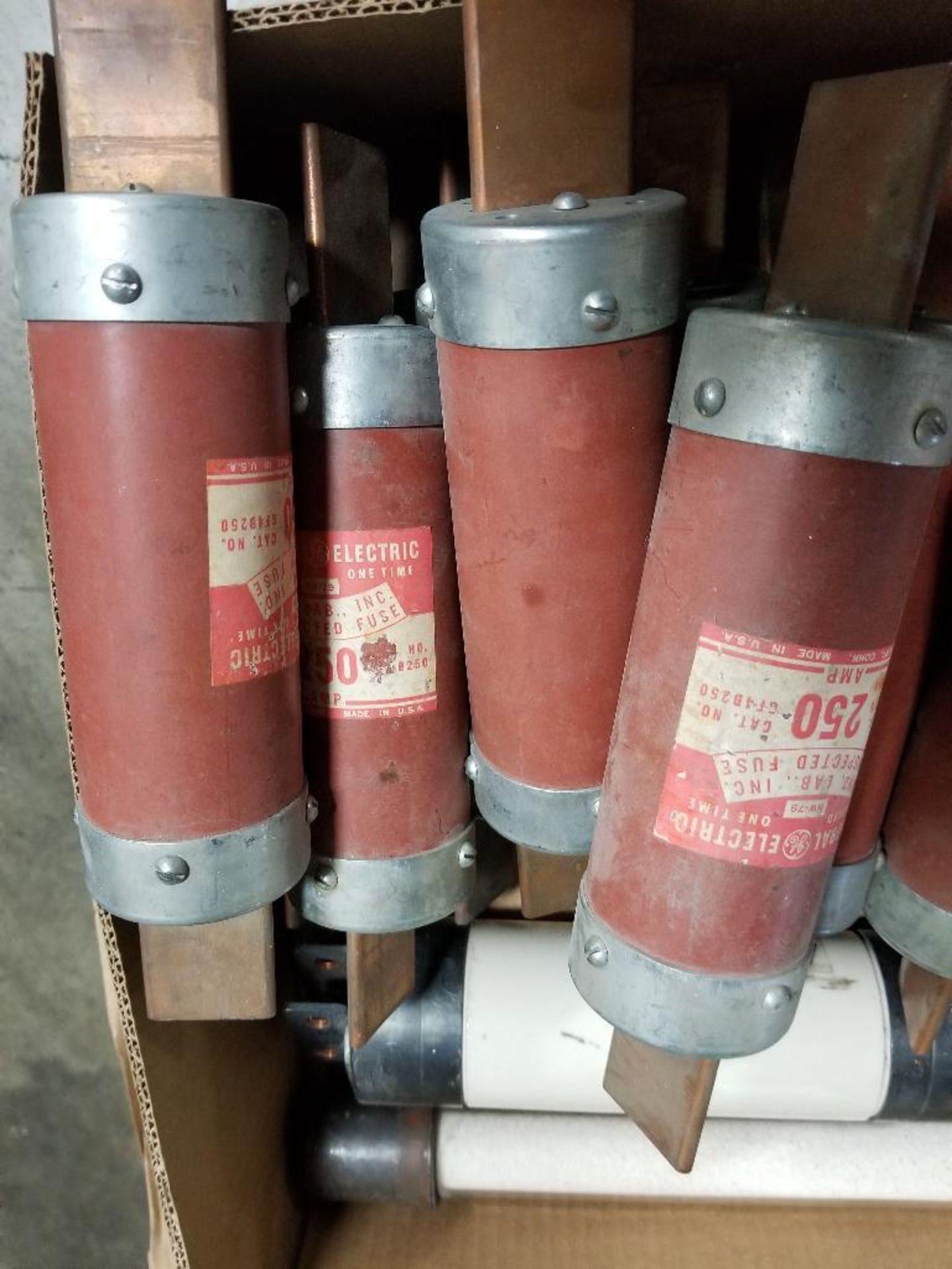 Large assortment of fuses. - Image 4 of 4