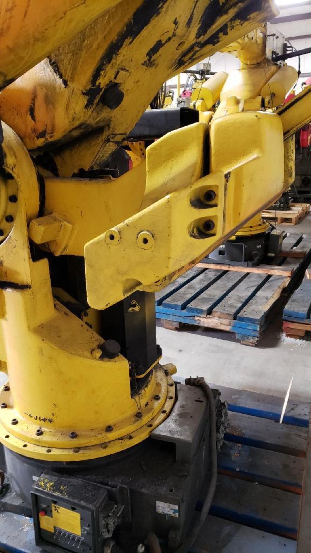 (Parts/Repairable) Fanuc S-420iW robot 6-axis arm. - Image 5 of 10