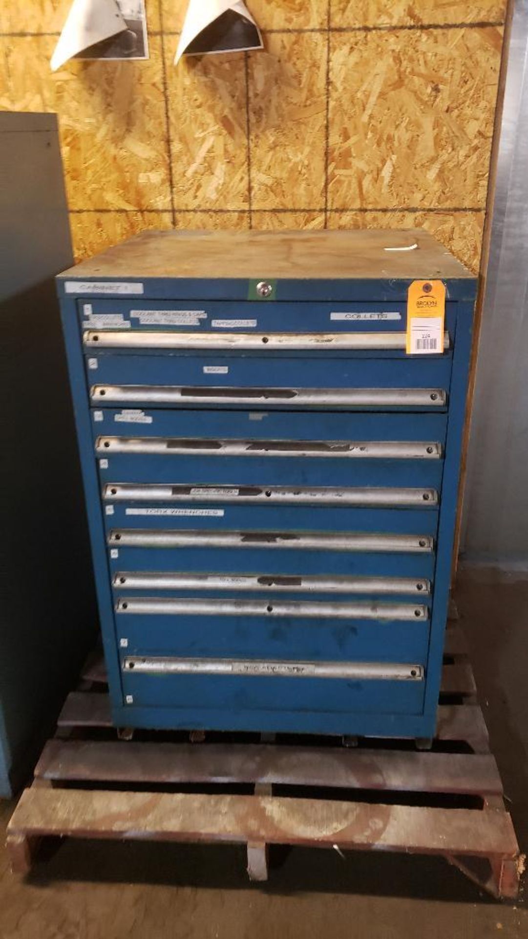 Lista tool cabinet. 42Tx28Wx29D.