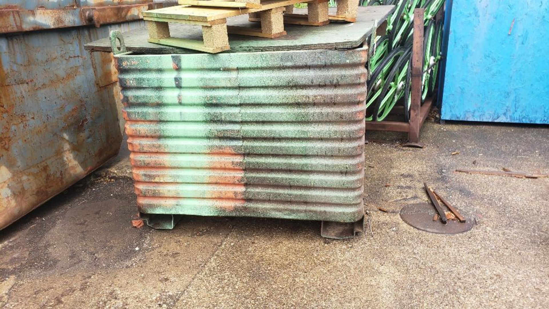 Steel container. - Image 2 of 2