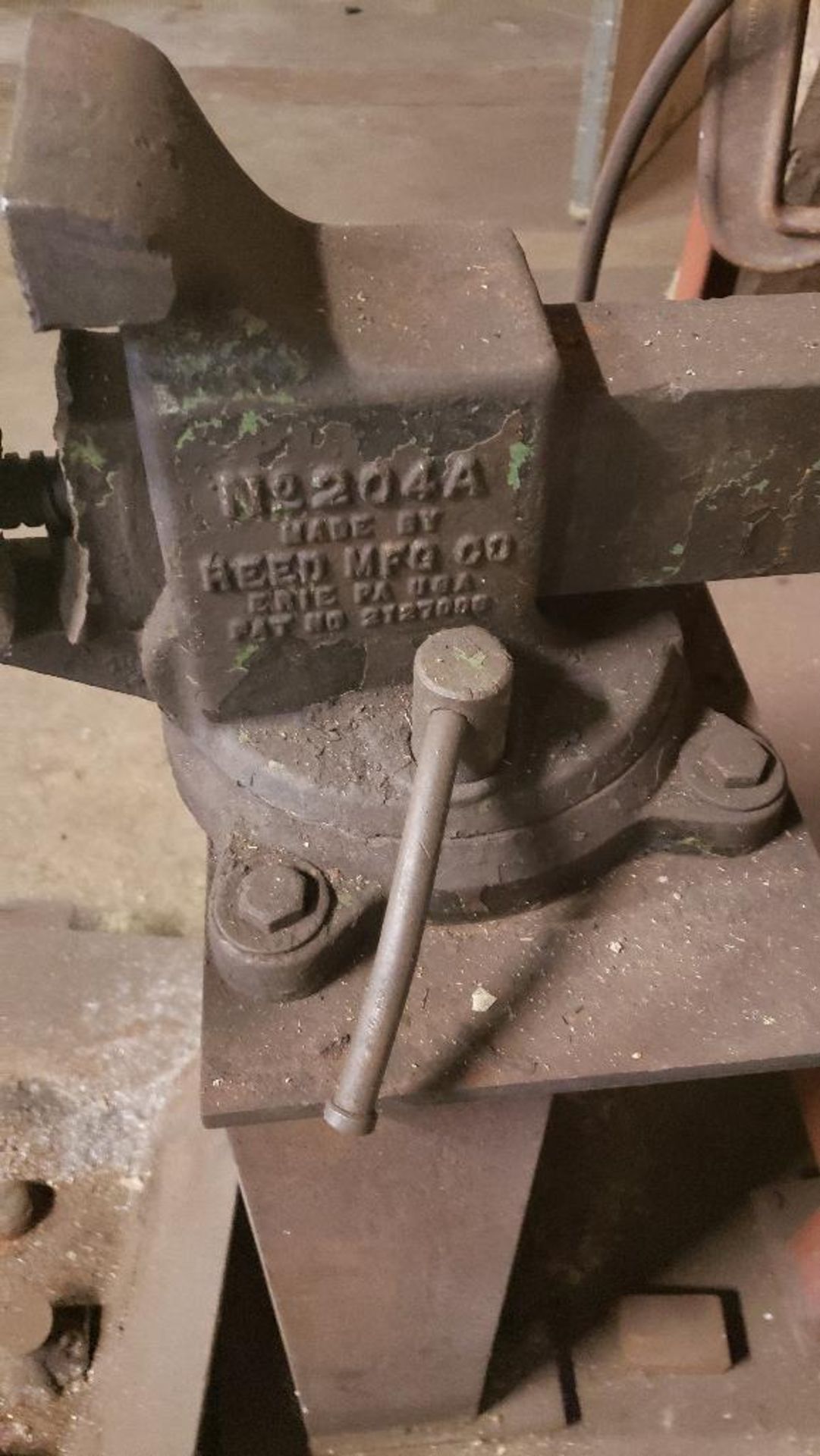 Reed bench vise. Model 204A. - Image 4 of 5