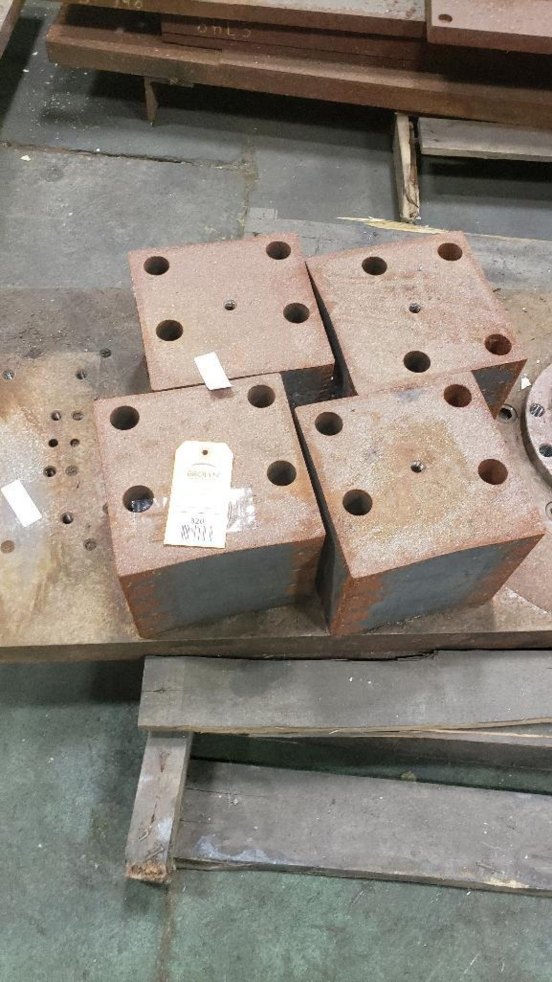 Steel fixture plate and riser blocks. - Image 2 of 2