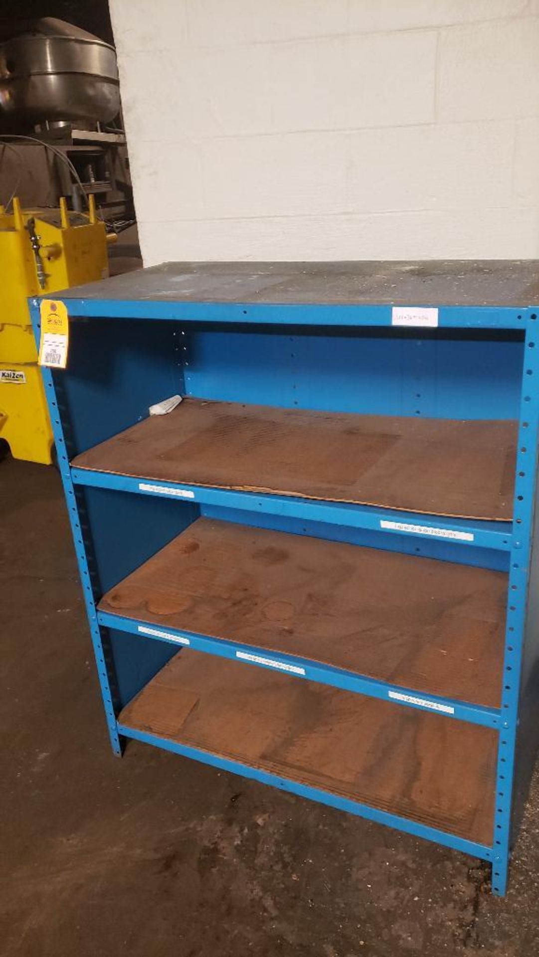 43Tx36Wx18D metal shelf. - Image 4 of 4