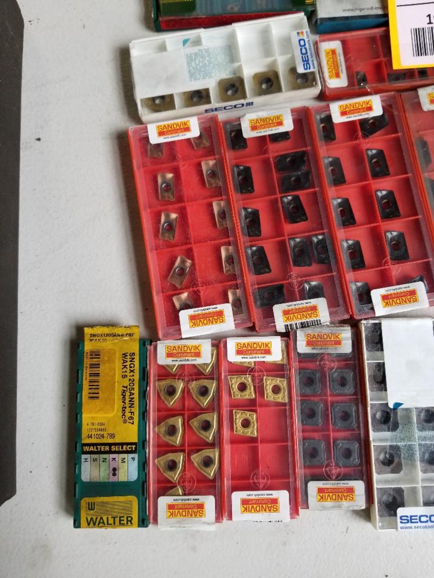 Large assortment of carbide inserts. - Image 2 of 8