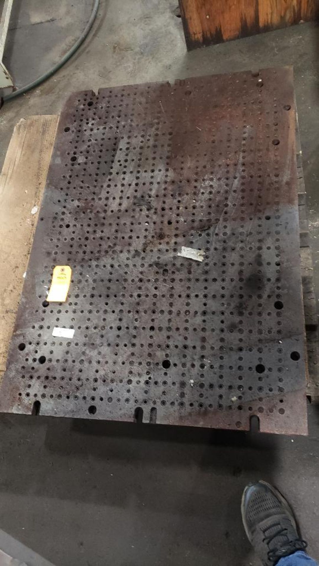 Set up steel plate. 48Wx34Lx1T.