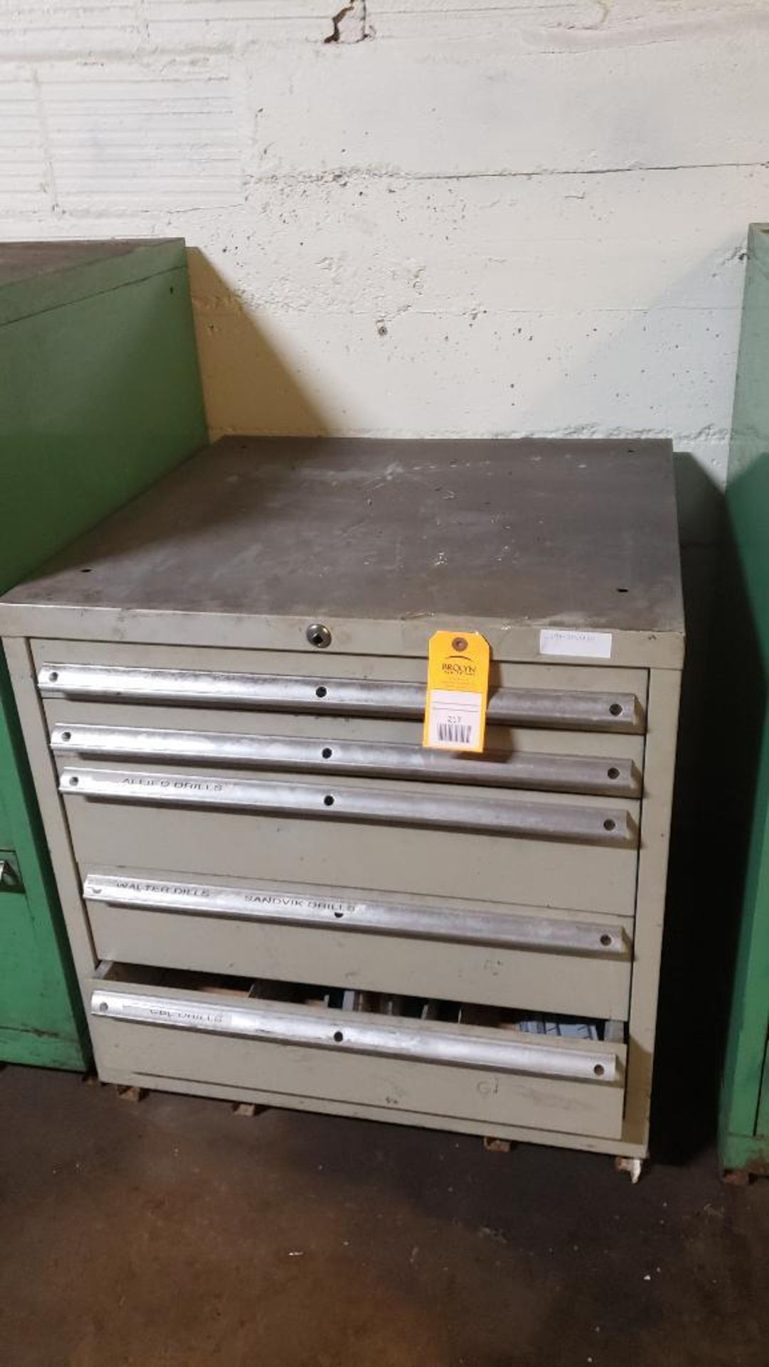 Tool cabinet. (Appears to be Vidmar or Lista) 30Tx28Wx29D.
