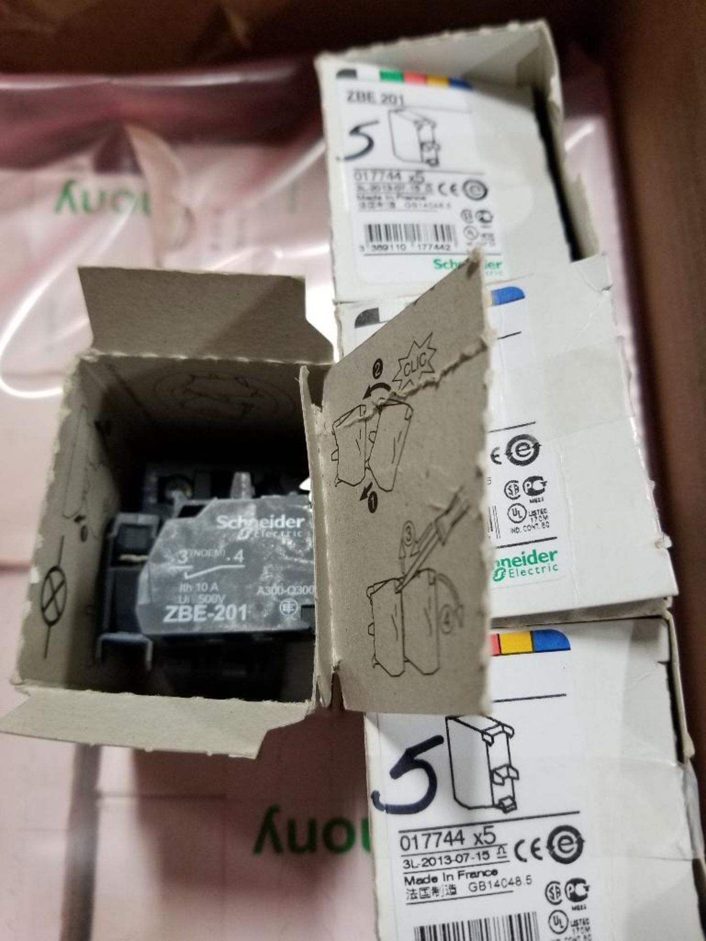 Qty 80 - Schneider electric. Part number 017744. New in bulk box. - Image 2 of 3