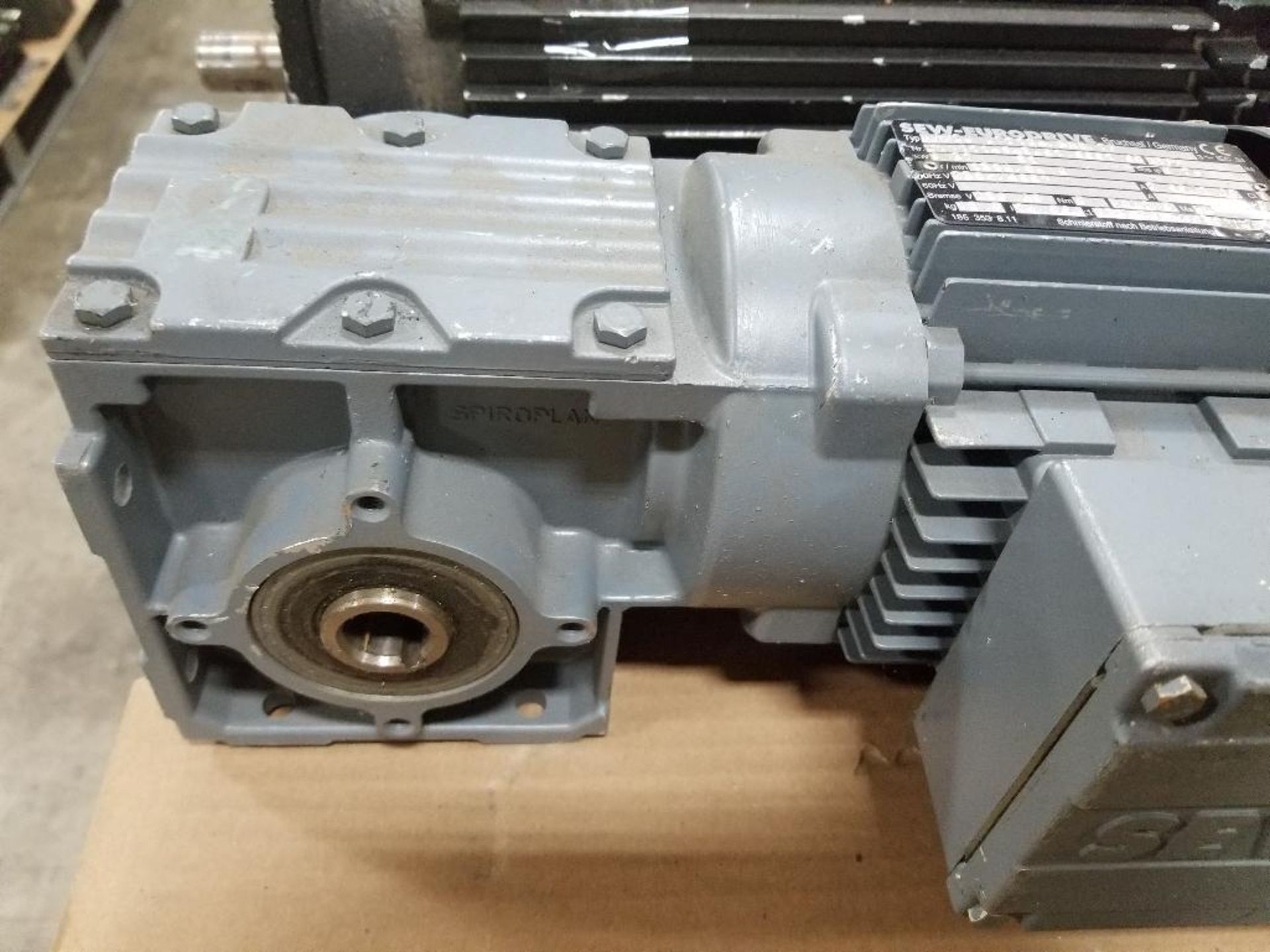 Sew Eurodrive servo motor and gearbox. Model VR/4114ENHU-18C. - Image 2 of 4