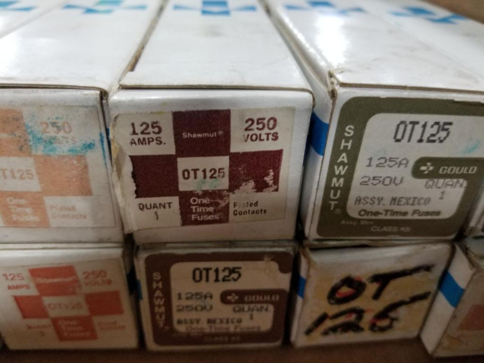 Qty 14 - Gould Shawmut fuses. Part number OT125. New in box. - Image 2 of 3