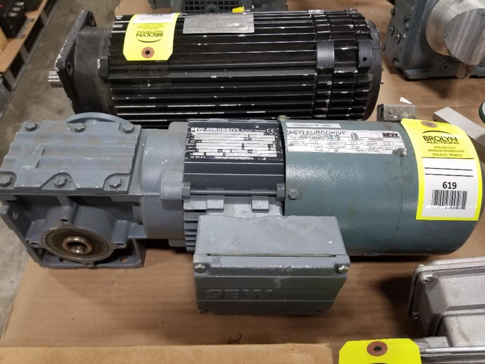 Sew Eurodrive servo motor and gearbox. Model VR/4114ENHU-18C.