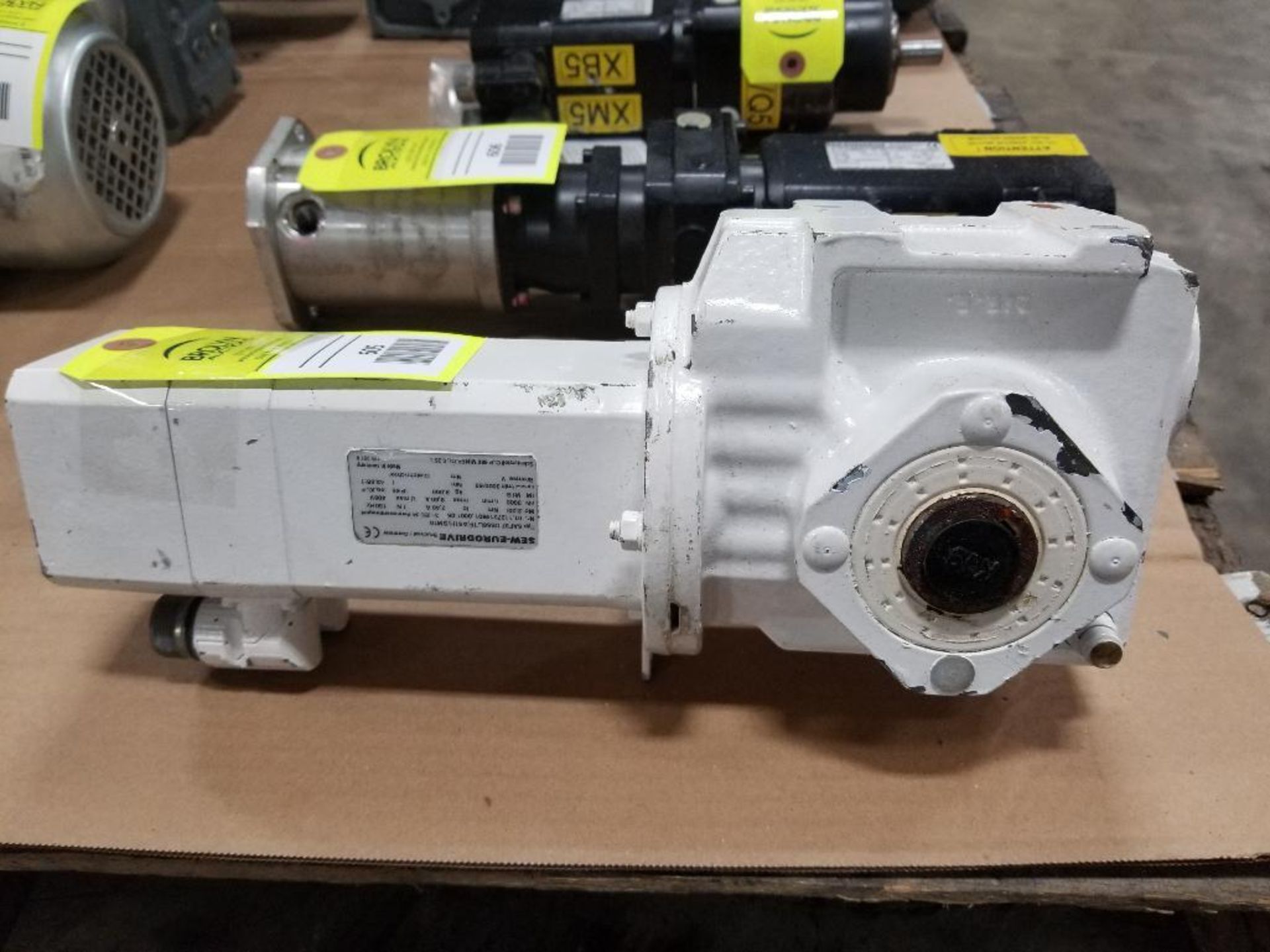 Sew Eurodrive servo motor and gearbox. SAF37-DS56L/TF/AS1H/SM10.