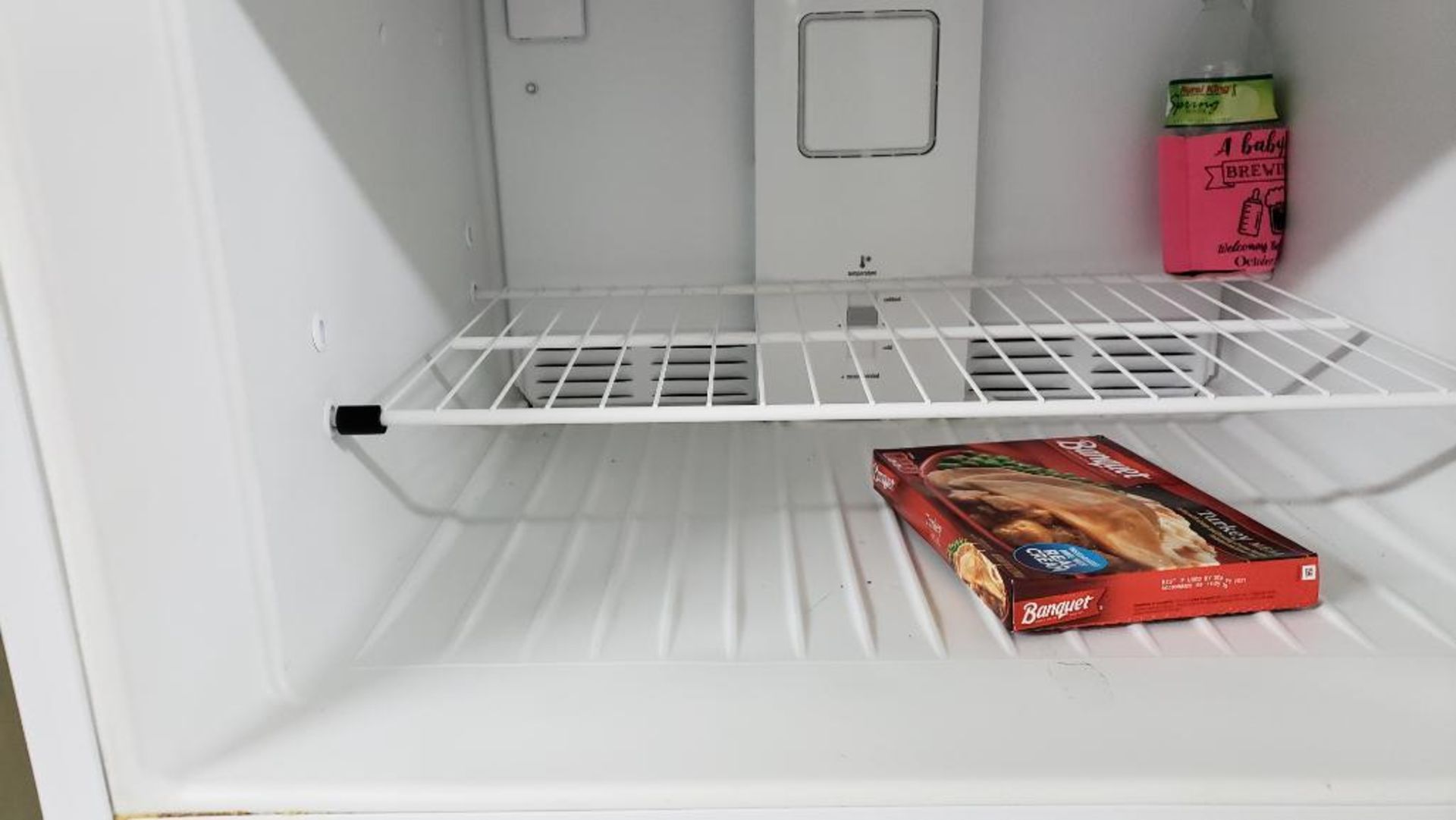 Frigidaire refrigerator. - Image 3 of 4