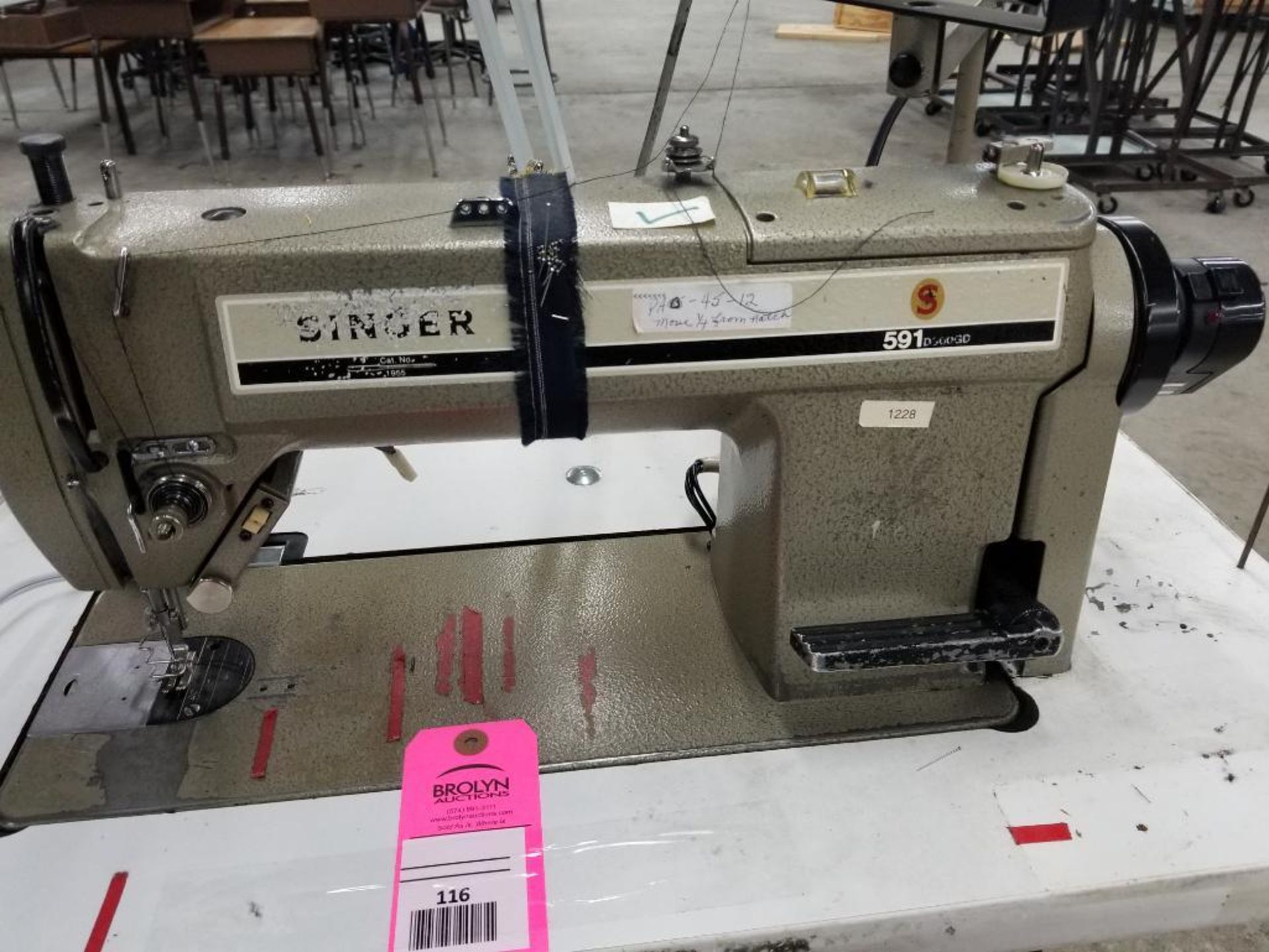 Singer single needle industrial sewing machine. Model 591. Serial #U921310412. 3 phase, 220-240v. - Image 2 of 7