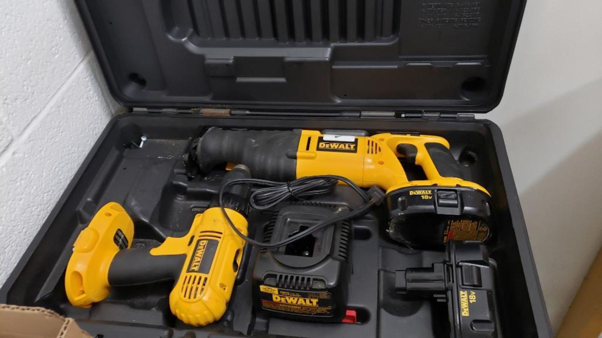 DeWalt 18v corldess drill and saw kit. Includes case and charger.