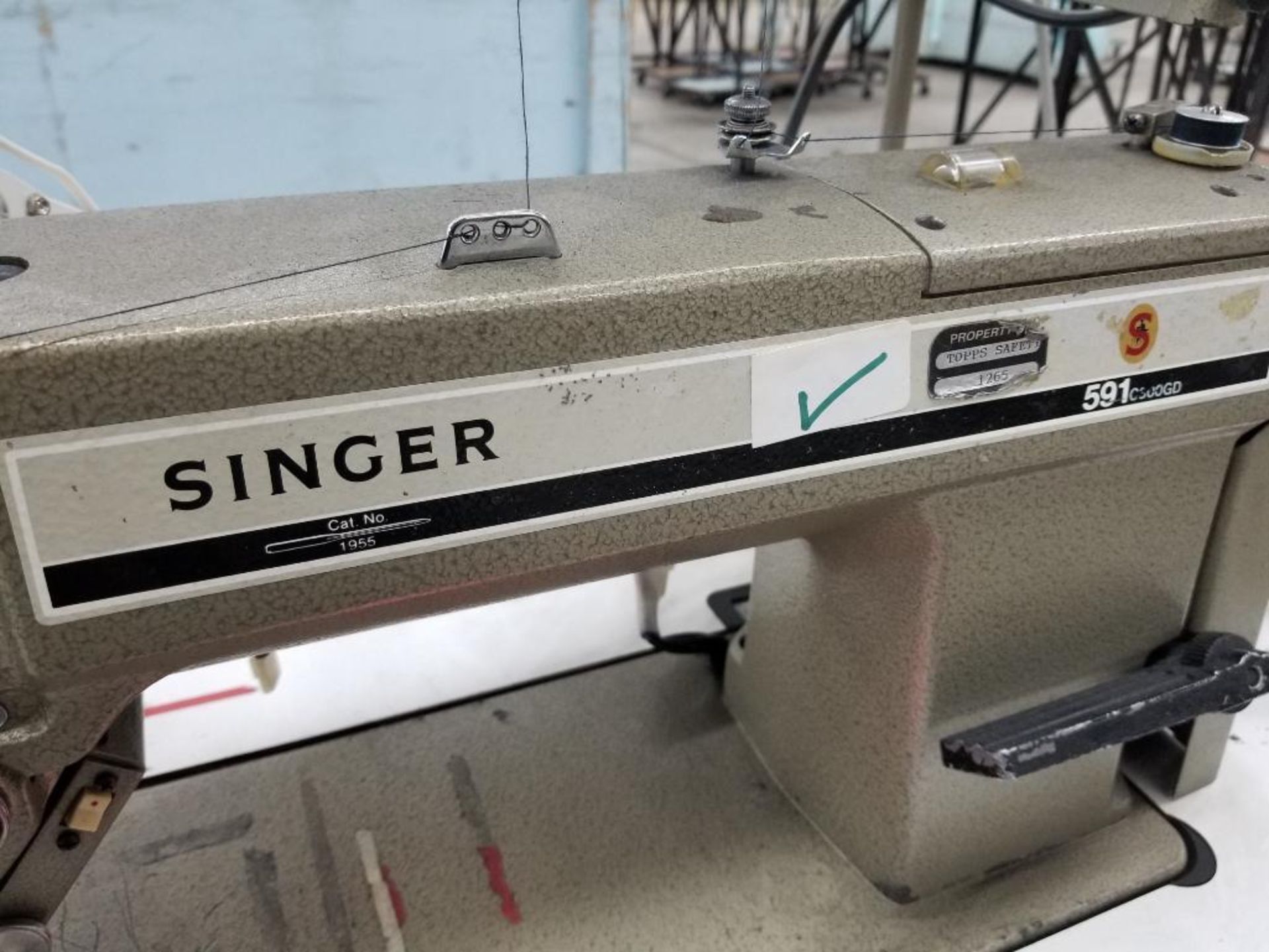 Singer single needle industrial sewing machine. Model 591. Serial #U921310412. 3 phase, 220-240v. - Image 7 of 7