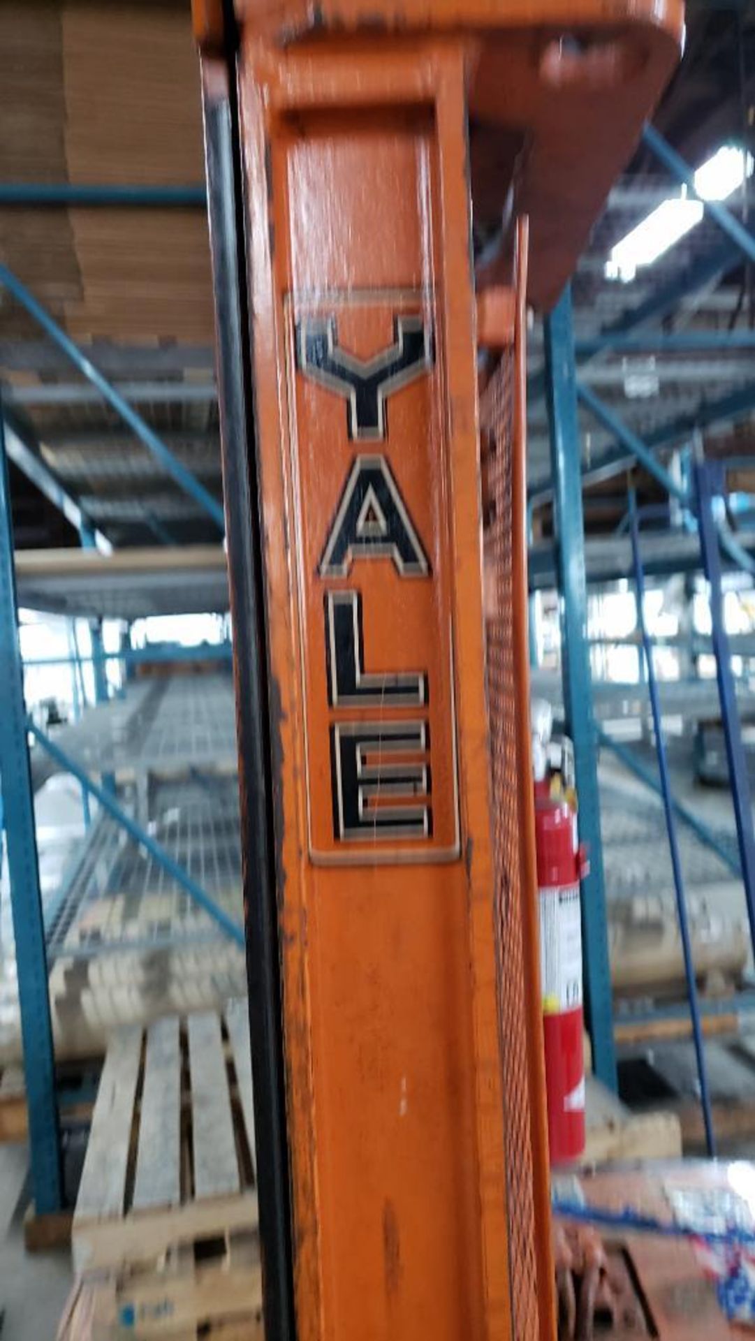 2000lb Yale walk behind forklift. Model VF20-5088. 12v electric charger included. - Image 2 of 11