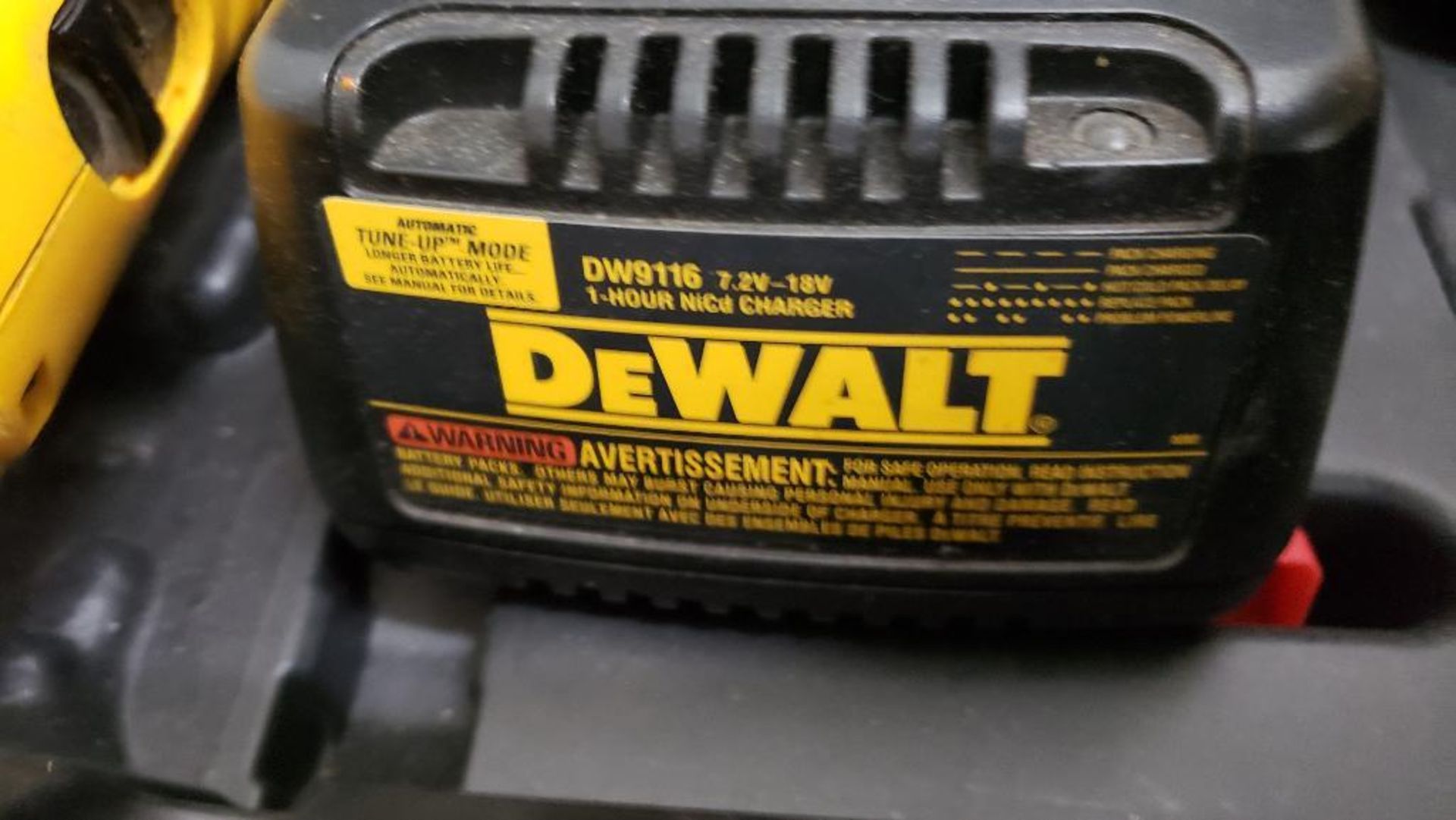 DeWalt 18v corldess drill and saw kit. Includes case and charger. - Image 2 of 6