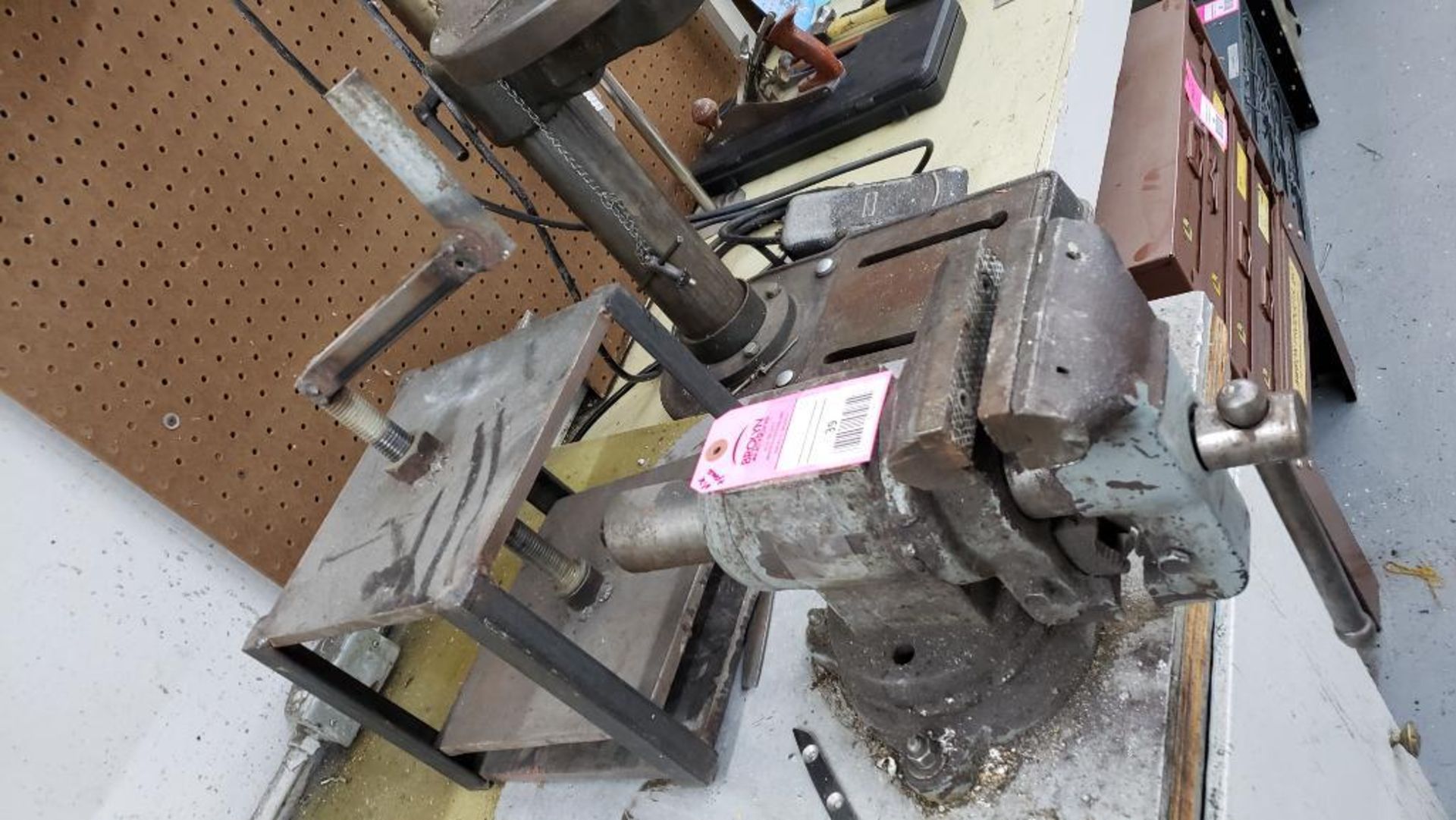 Bench vise and clamp press. - Image 2 of 2