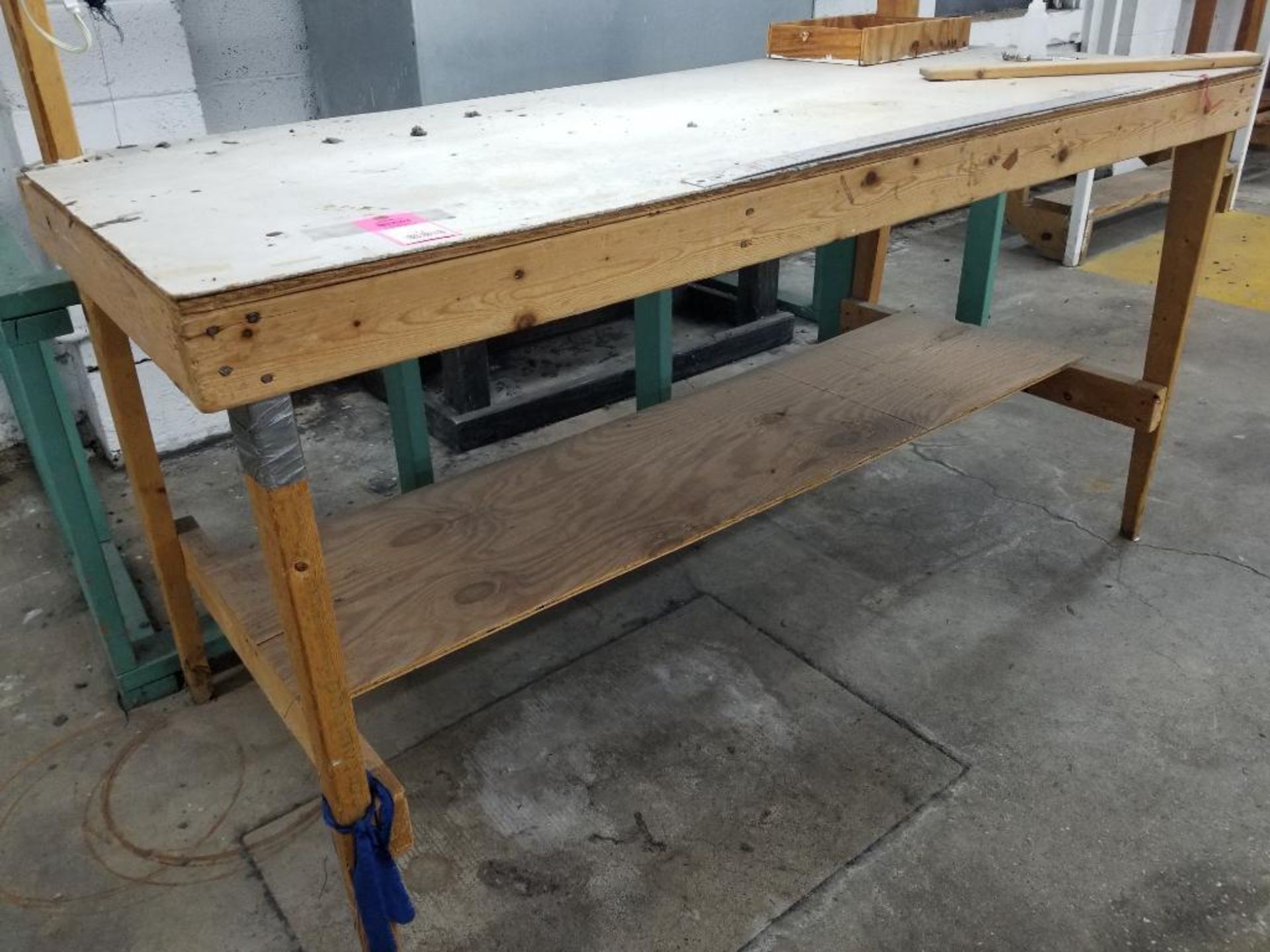 Wooden work bench with overhead light. - Image 3 of 3