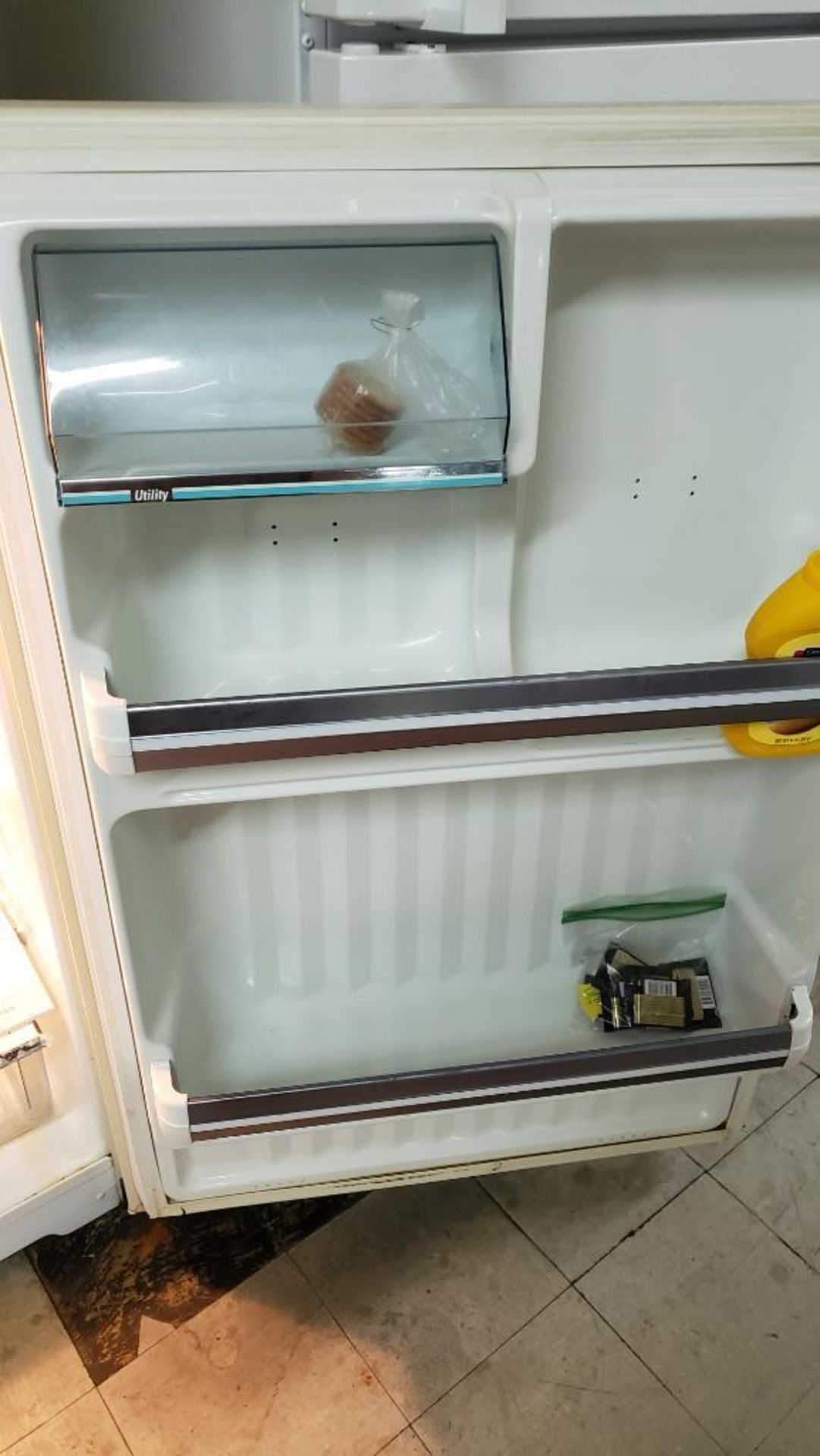 GE refrigerator. - Image 5 of 5