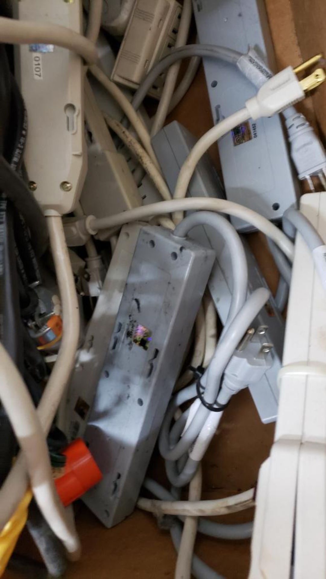 Large box of assorted extension cords. - Image 4 of 4