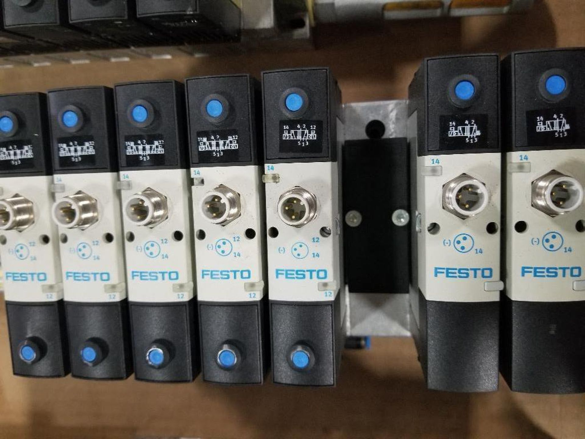Festo valve assembly. - Image 2 of 3