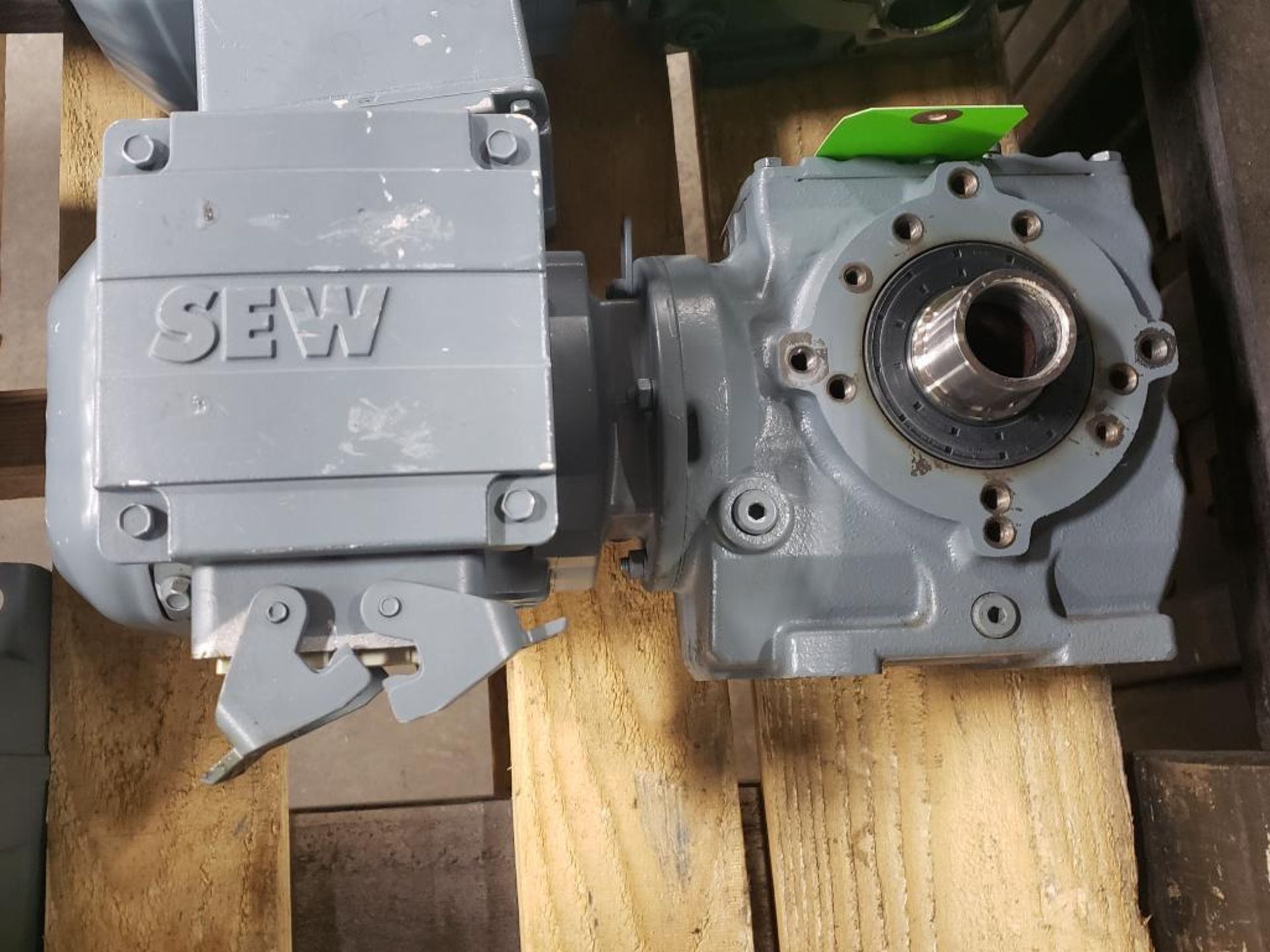 Sew Eurodrive motor and gearbox. Model SH47-DRS71S4/ASB1/TF. - Image 3 of 6