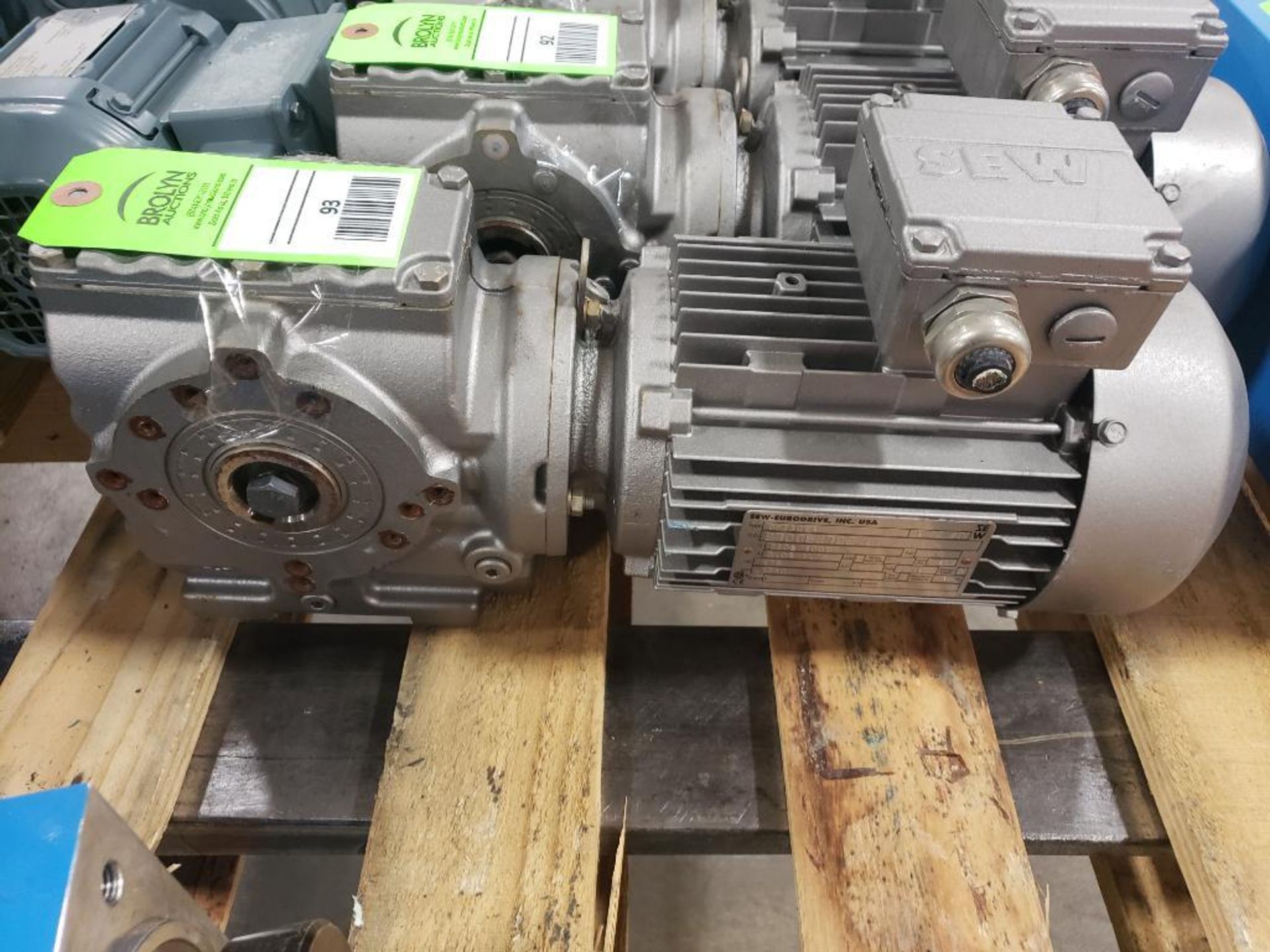 Sew Eurodrive motor and gearbox. Type DFT80K4. .75hp. 230/400v 3ph.