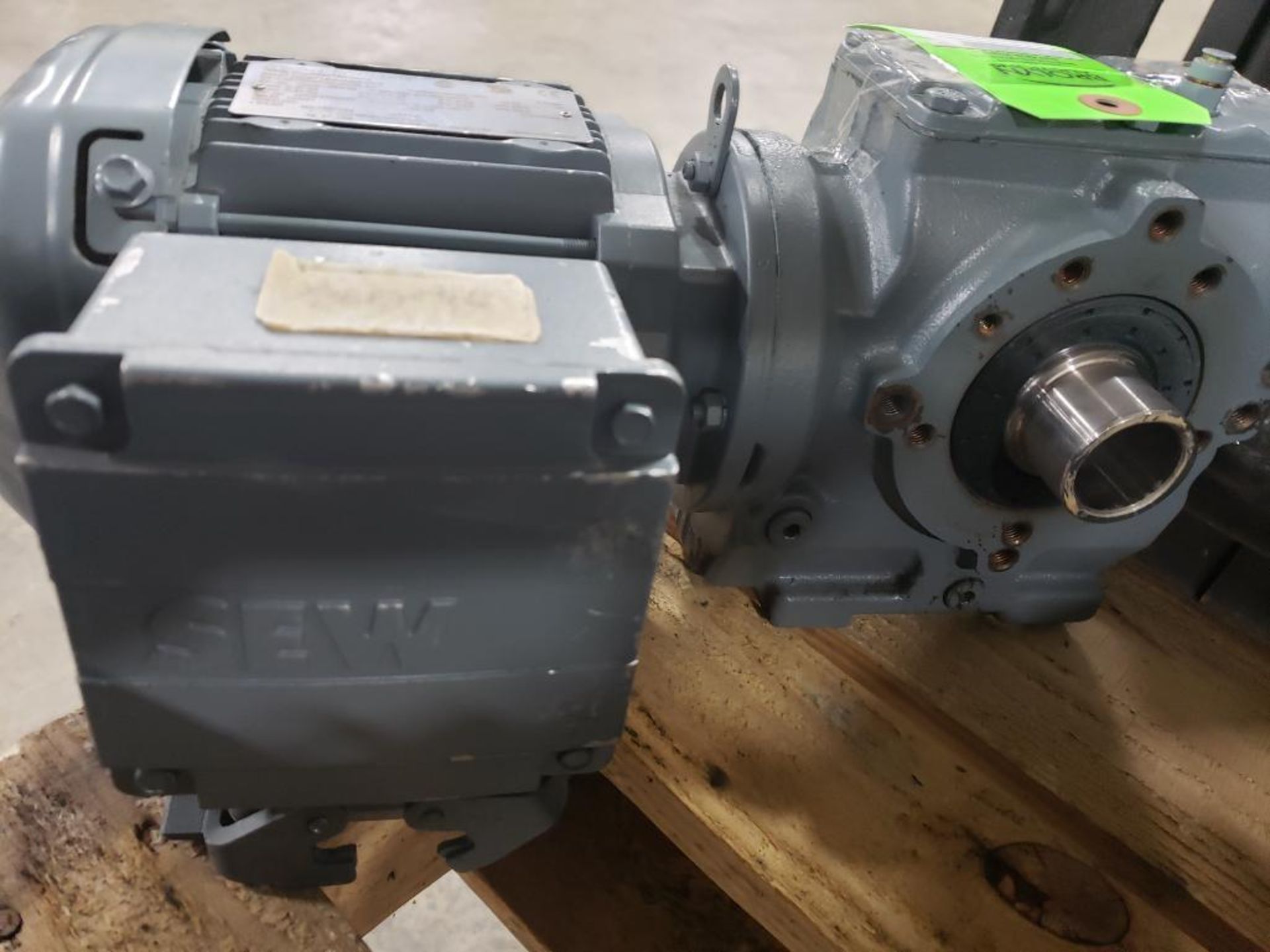 Sew Eurodrive motor and gearbox. Model SH47-DRS71S4/ASB1/TF. - Image 2 of 6