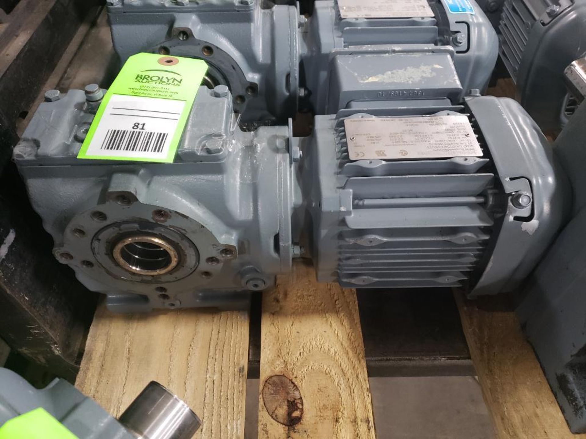 Sew Eurodrive motor and gearbox. Model SH47-DRS71S4/ASB1/TF.