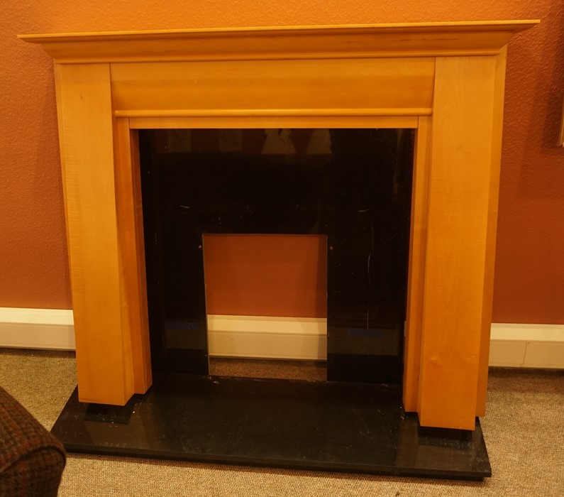 Modern Fire Surround, with composition marble hearth and insert, internal dimensions 90cm high, 87cm - Image 2 of 3