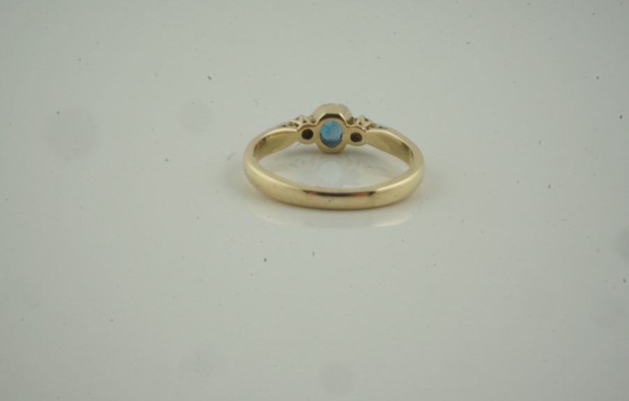 9ct Gold Gem Set and Diamond Ring, Having a single gem stone, flanked with diamond chips to the - Image 3 of 5