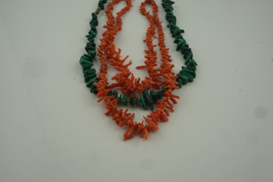 Coral Necklace, 31cm long, also with a malachite coloured bead necklace, (2) - Image 3 of 6