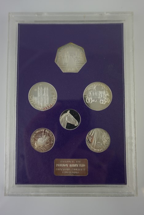 Small Lot of Proof Coin Sets, to include examples by Royal Mint, and a set struck by Pobjoy Mint, - Image 6 of 10