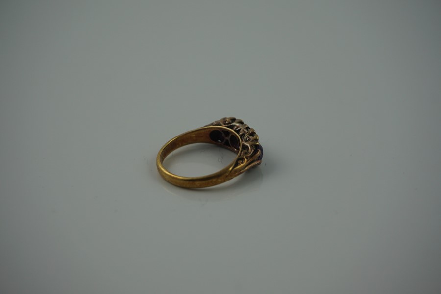18ct Gold Amethyst Ring, Set with three graduated amethyst,s, stamped 18, overall 5.2 grams, ring - Image 5 of 14