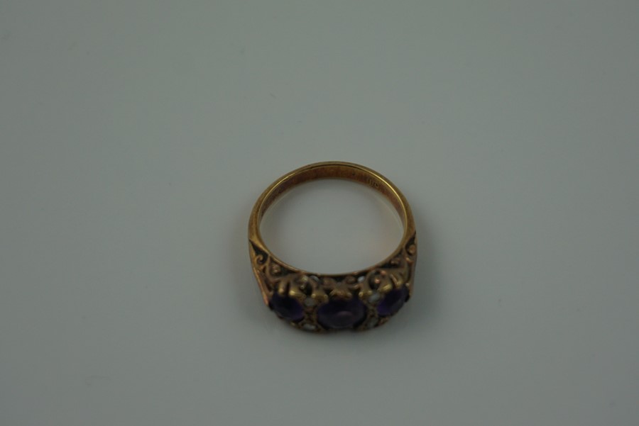 18ct Gold Amethyst Ring, Set with three graduated amethyst,s, stamped 18, overall 5.2 grams, ring - Image 9 of 14
