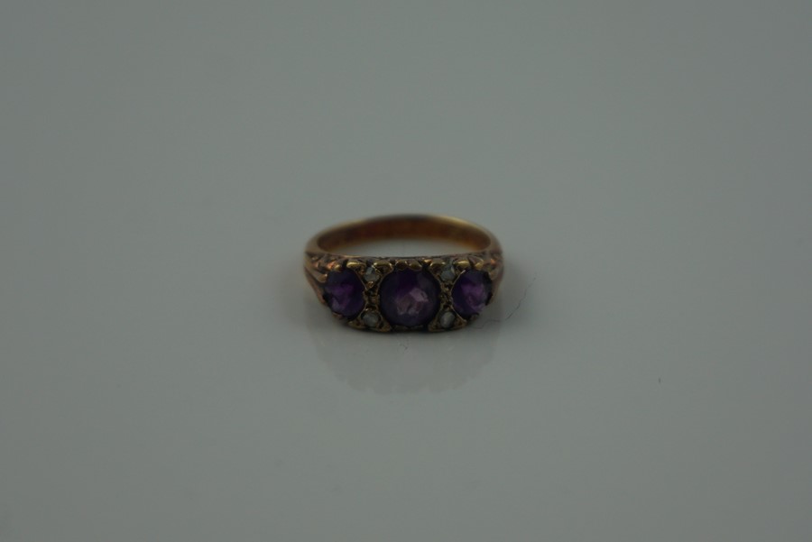 18ct Gold Amethyst Ring, Set with three graduated amethyst,s, stamped 18, overall 5.2 grams, ring - Image 3 of 14