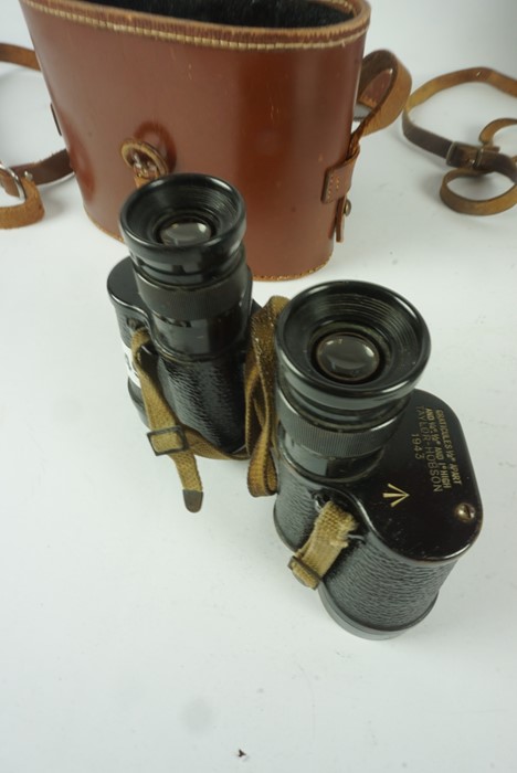 Pair of WWII Military Bino Prism No 2 Field Binoculars by Taylor-Hobson, MK III, no 296967, having - Image 4 of 5