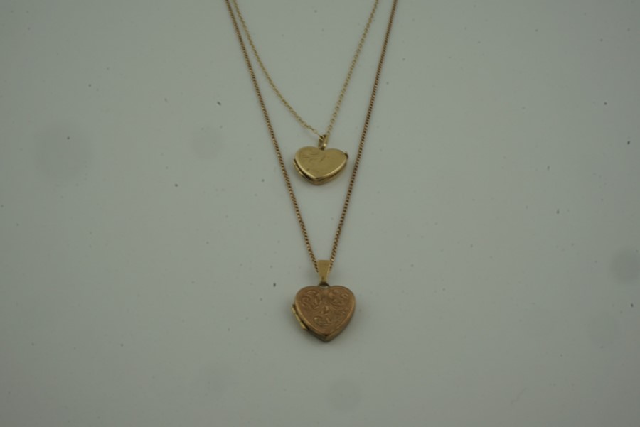 Two 9ct Gold Heart Shaped Lockets, on 9ct Gold Chains, stamped 375 to catch, 28cm long, overall - Image 3 of 4