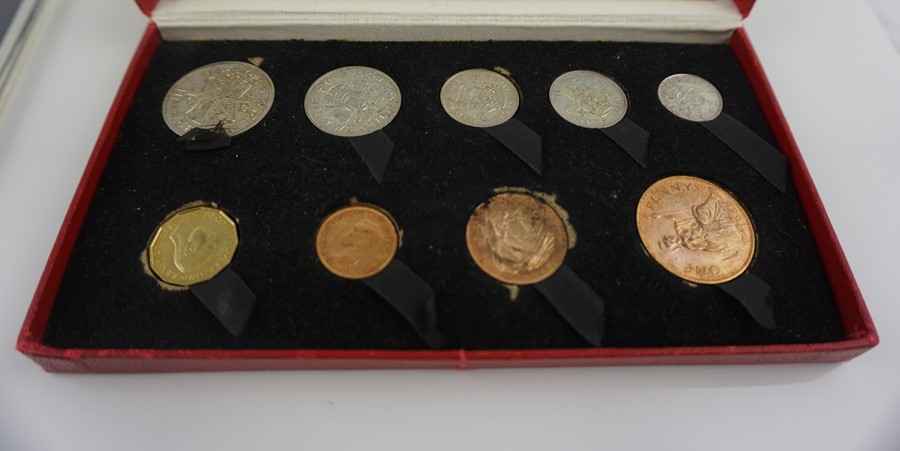 Small Lot of Proof Coin Sets, to include examples by Royal Mint, and a set struck by Pobjoy Mint, - Image 3 of 10