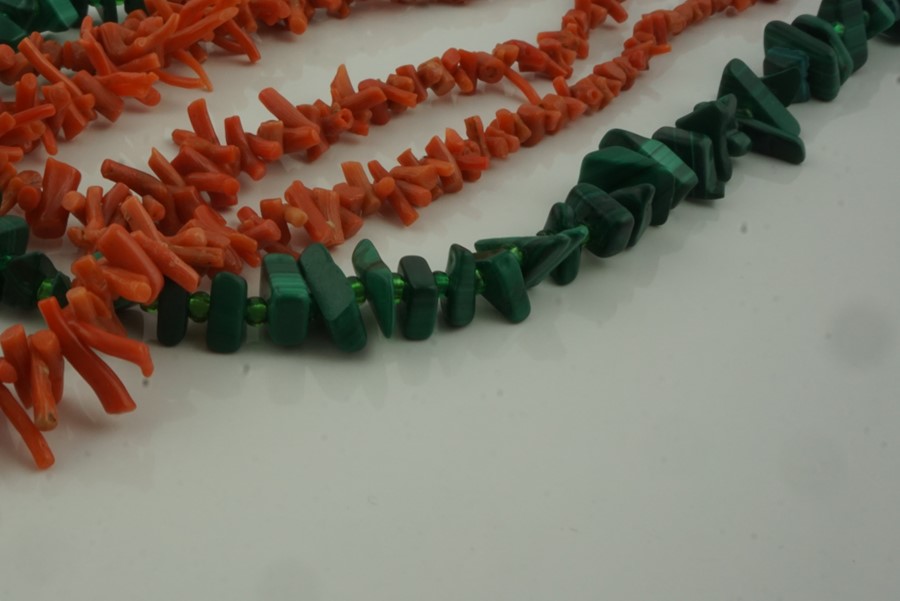 Coral Necklace, 31cm long, also with a malachite coloured bead necklace, (2) - Image 5 of 6