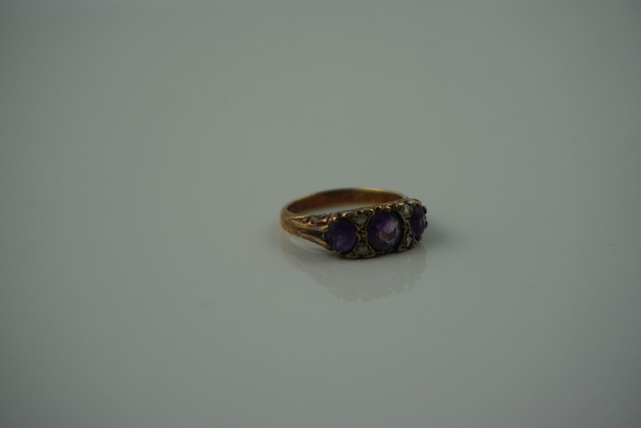 18ct Gold Amethyst Ring, Set with three graduated amethyst,s, stamped 18, overall 5.2 grams, ring - Image 10 of 14