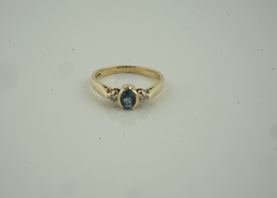 9ct Gold Gem Set and Diamond Ring, Having a single gem stone, flanked with diamond chips to the