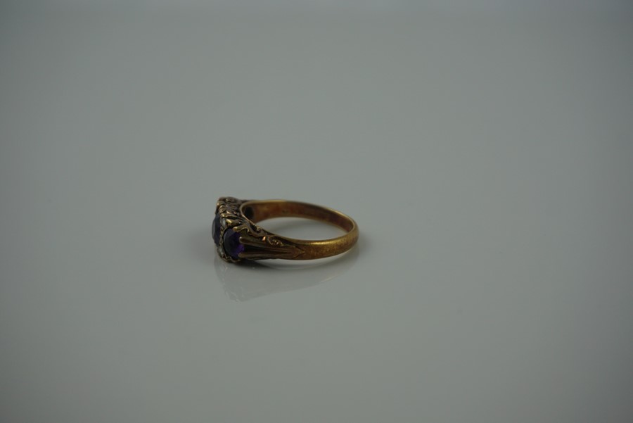 18ct Gold Amethyst Ring, Set with three graduated amethyst,s, stamped 18, overall 5.2 grams, ring - Image 11 of 14