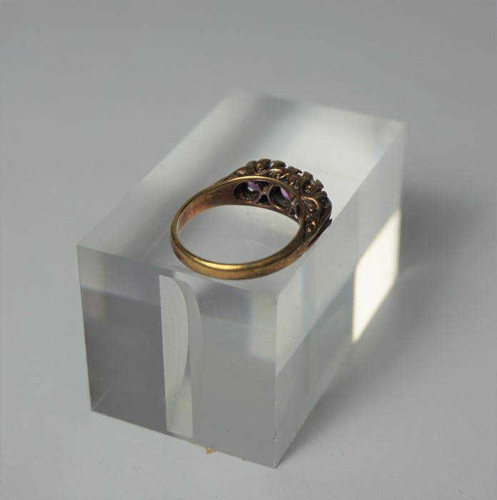 18ct Gold Amethyst Ring, Set with three graduated amethyst,s, stamped 18, overall 5.2 grams, ring - Image 14 of 14