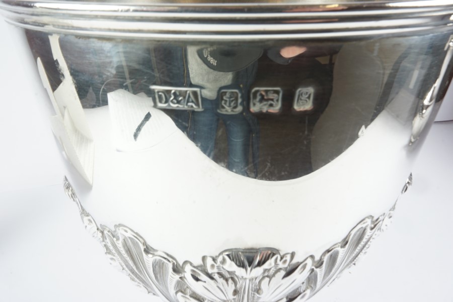 Edward VII Large Silver Cup, Hallmarks for Daniel & Arter Birmingham 1906, Decorated with embossed - Image 3 of 4