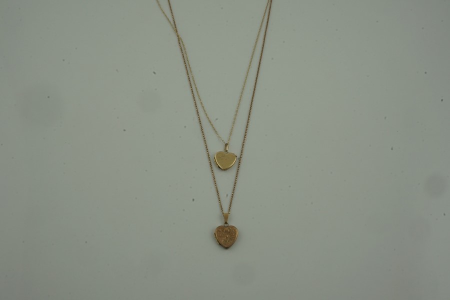 Two 9ct Gold Heart Shaped Lockets, on 9ct Gold Chains, stamped 375 to catch, 28cm long, overall - Image 4 of 4