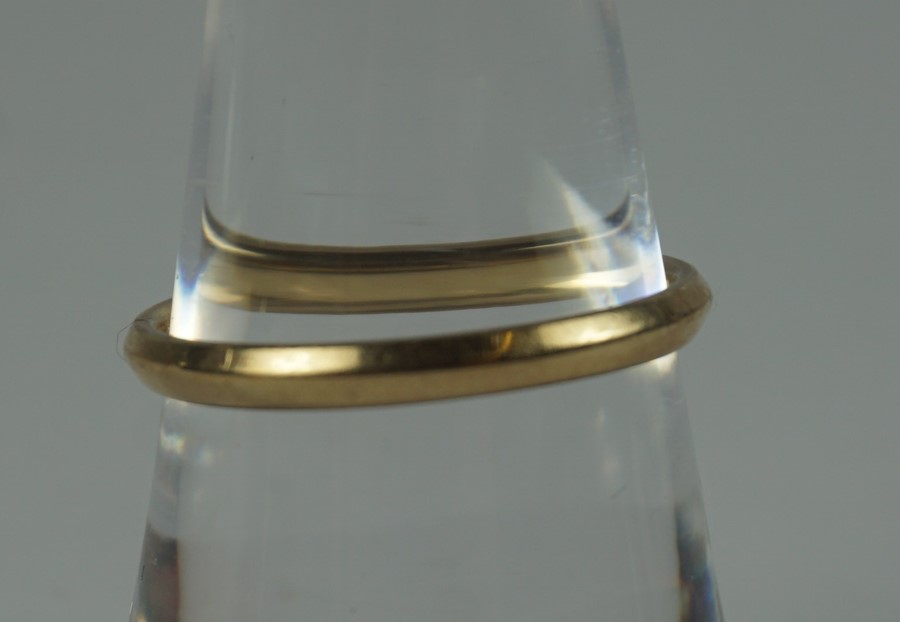 18ct Gold Ladies Ring, Stamped 18, 1.1 grams, also with three 9ct gold ladies rings, all gold bands, - Image 4 of 4