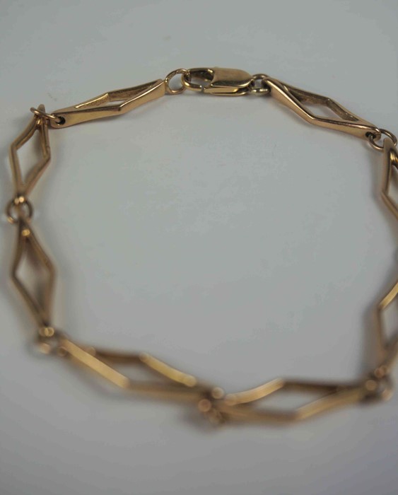 9ct Gold Bracelet, Stamped 375 to link, with a spare link, 7.7 grams - Image 2 of 4