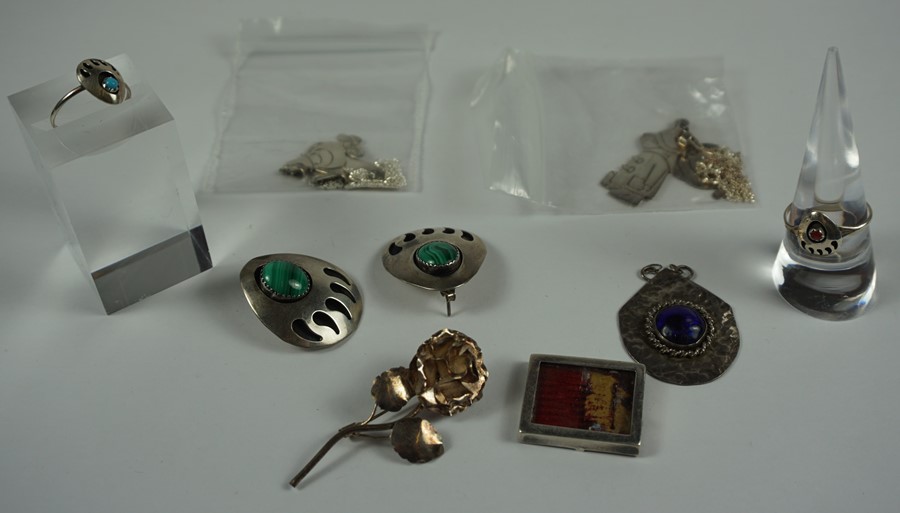 Collection of Silver Jewellery, To include a rose brooch, agate bracelet, Scottish sterling silver - Image 5 of 5